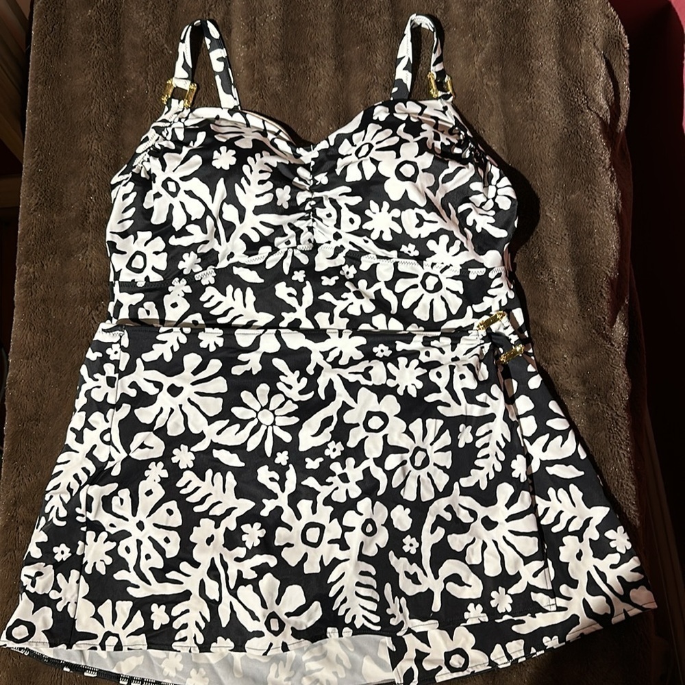 LANDS END Black and  White Pattern Tankini and swim skirt set Sz 16